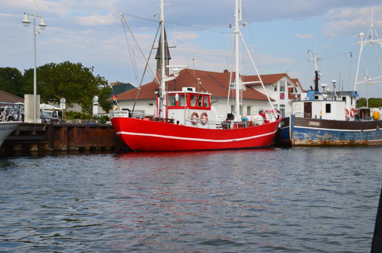 Reetferienhaus - Schaprode Hafen Kültér fotó
