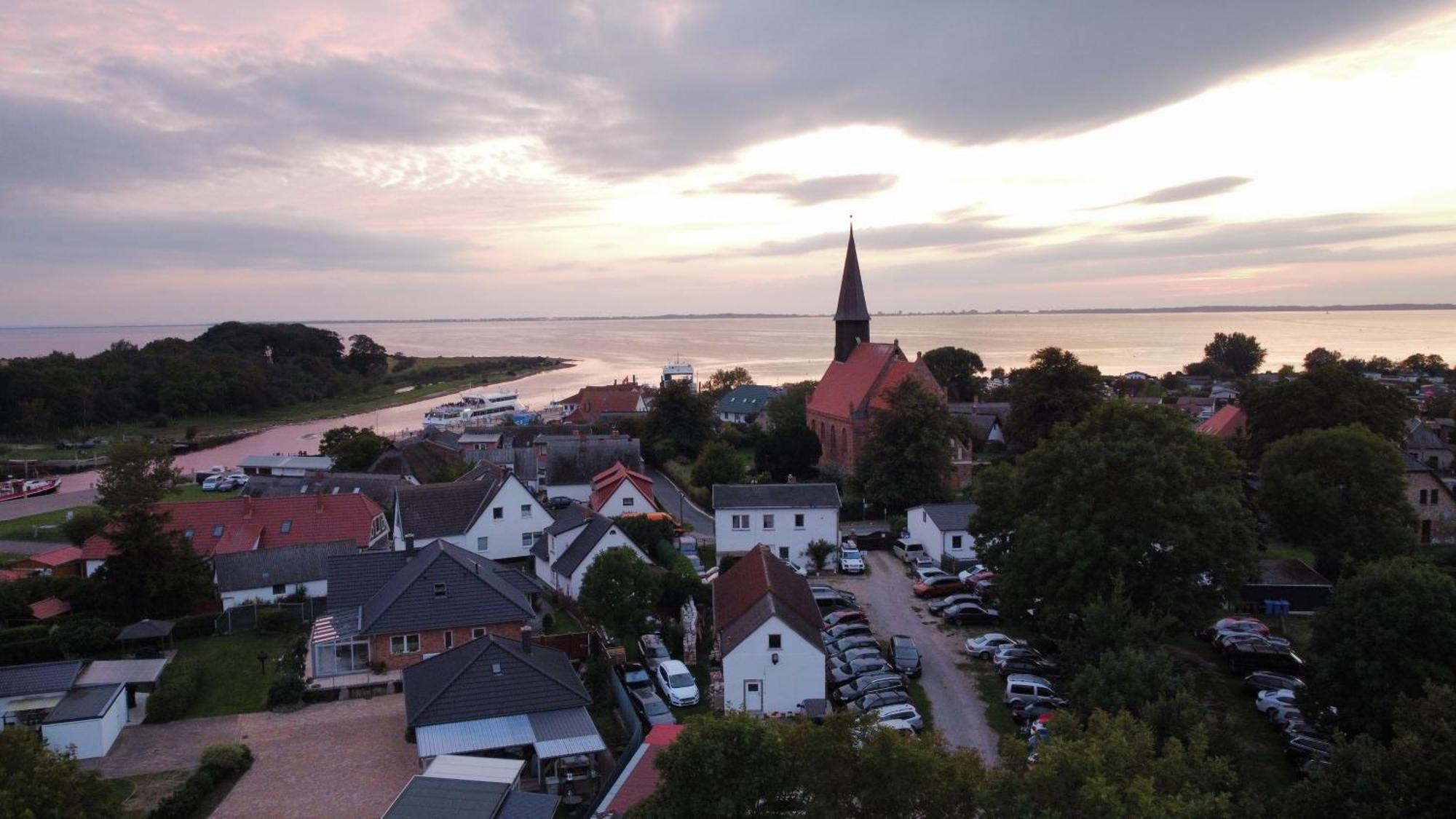 Reetferienhaus - Schaprode Hafen Kültér fotó